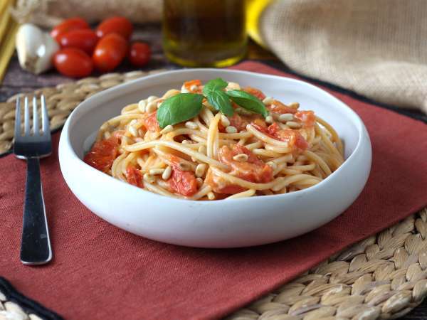 Spaghettis aux tomates cerises et aux pignons de pin - Préparation etape 7