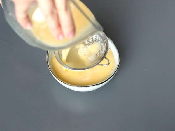 Chinese steamed eggs: la recette chinoise d'oeufs soyeux à la vapeur avec deux ingrédients! - Préparation etape 2