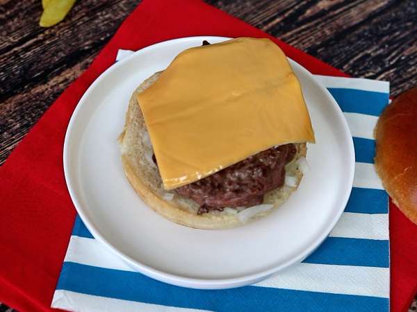 Cheeseburger, le célèbre burger que tout le monde aime! - Préparation etape 4