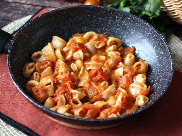 Calamars à la tomate : simples, parfumés et parfaits avec des pâtes ou du riz - Préparation etape 8