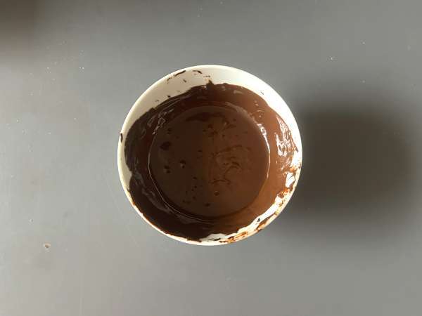 Cœurs en boudoirs enrobés de chocolat et pistaches : l’idée facile et gourmande! - Préparation etape 2