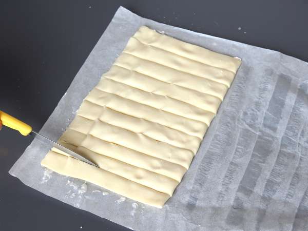 Torsades feuilletées au fromage au Airfryer - Préparation etape 4