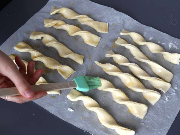 Torsades feuilletées au fromage au Airfryer - Préparation etape 5