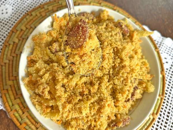 Farofa brésilienne à la saucisse calabraise - Préparation etape 4