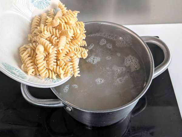 Gratin de pâtes au jambon, petits pois et fromage - Préparation etape 7