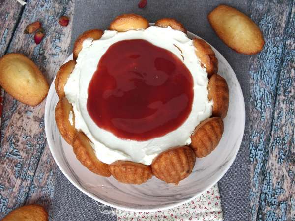 Charlotte aux fruits rouges avec des madeleines - Préparation etape 9