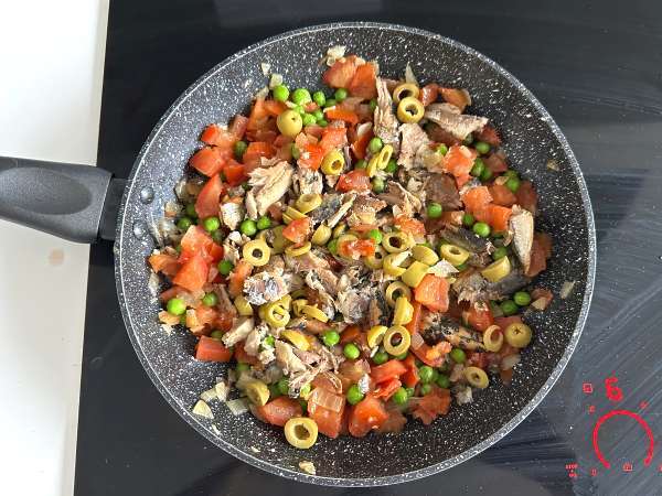 Cake aux sardines : une recette simple, moelleuse et pleine de goût - Préparation etape 3