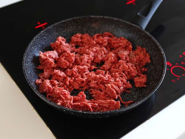 Tortillas garnies façon quesadillas au four avec une garniture au bœuf épicé - Préparation etape 1