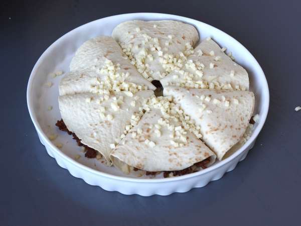 Tortillas garnies façon quesadillas au four avec une garniture au bœuf épicé - Préparation etape 5