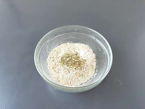 Gressins maison aux herbes : simples à faire et hyper croustillants ! - Préparation etape 1