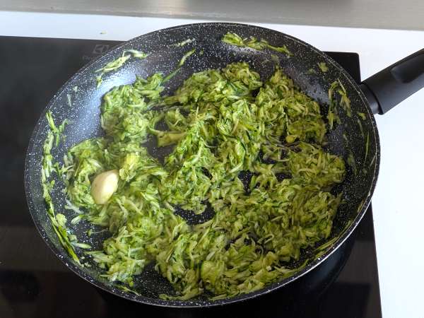 Conchiglioni farcis à la ricotta, courgettes et citron - Préparation etape 2