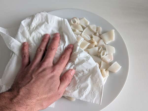 Anneaux de calamars au air fryer : croustillants, dorés et faciles à faire - Préparation etape 1