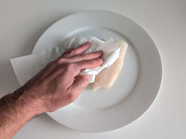 Cabillaud au air fryer avec tomates cerises, olives et citron - Préparation etape 1