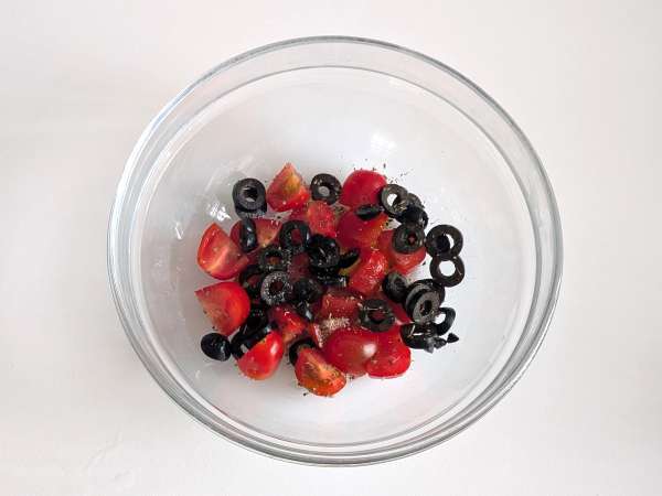 Cabillaud au air fryer avec tomates cerises, olives et citron - Préparation etape 2