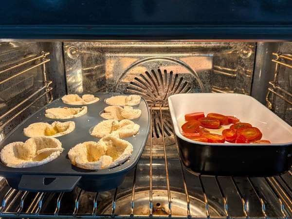 Nids de pain à la mozzarella, tomates et olives - Préparation etape 5