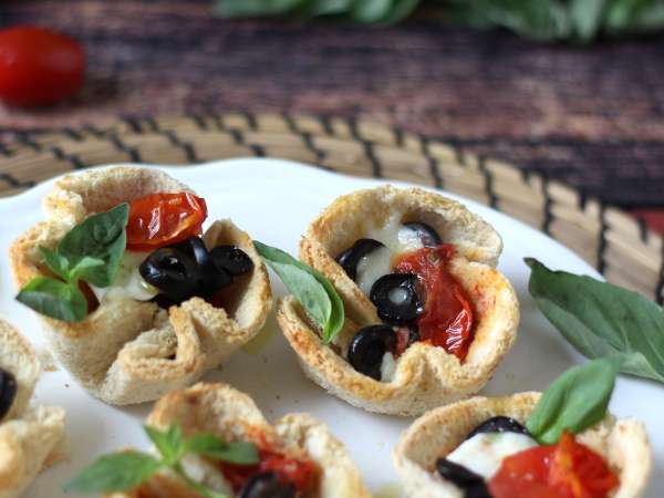 Nids de pain à la mozzarella, tomates et olives - Préparation etape 7