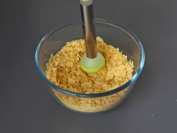 Pringles au chocolat en roses des sables - Préparation etape 1