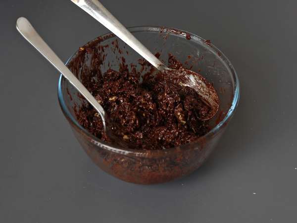 Pringles au chocolat en roses des sables - Préparation etape 3