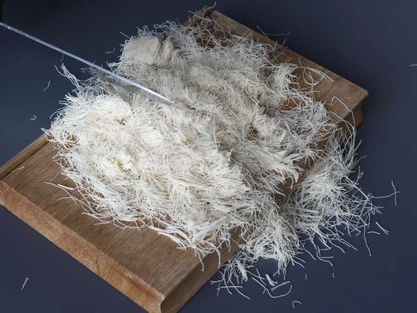 Dubaï chewy cookies, la recette virale des mochis garnis à la pistache et au kadaïf - Préparation etape 1