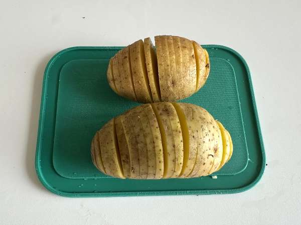 Pommes de terre Hasselback au air fryer : croustillantes, fondantes et ultra faciles ! - Préparation etape 2