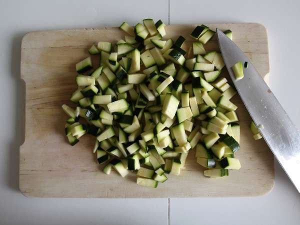 Salade de pâtes orzo au saumon et à la courgette - Préparation etape 3