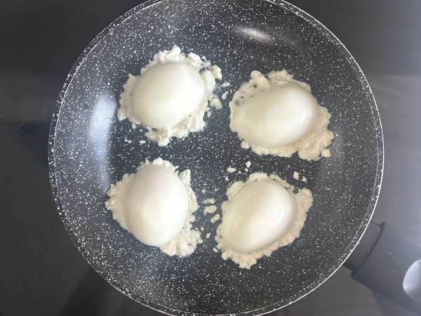 Oeufs croustillants à la feta ( crispy feta eggs ) : la recette tendance ultra simple - Préparation etape 5