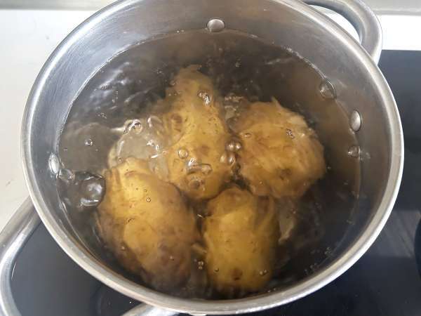 Comment cuire des pommes de terre à l'eau ? - Préparation etape 2