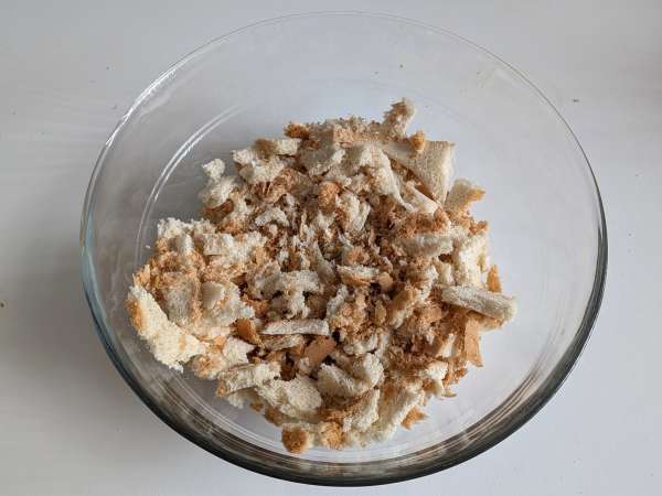 Boulettes de pain au citron au air fryer : l’idée anti-gaspi ultra croustillante ! - Préparation etape 1