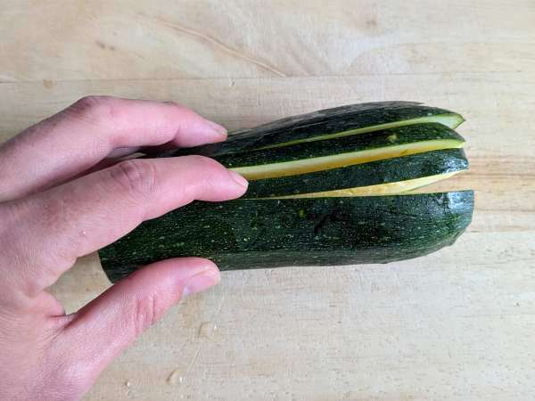 Carbonara aux courgettes : la recette végétarienne facile à réaliser - Préparation etape 1