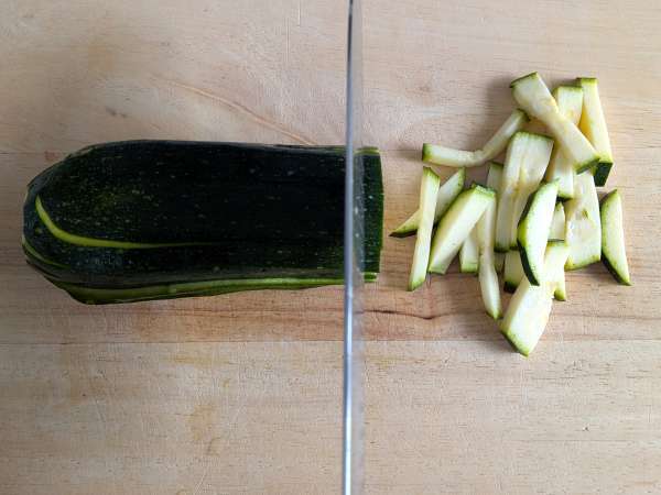 Carbonara aux courgettes : la recette végétarienne facile à réaliser - Préparation etape 2