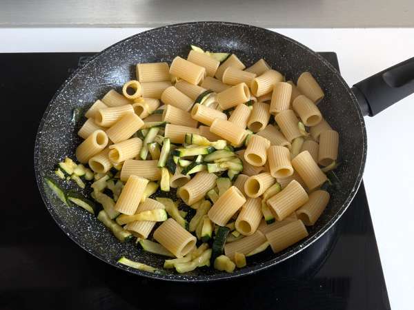 Carbonara aux courgettes : la recette végétarienne facile à réaliser - Préparation etape 7
