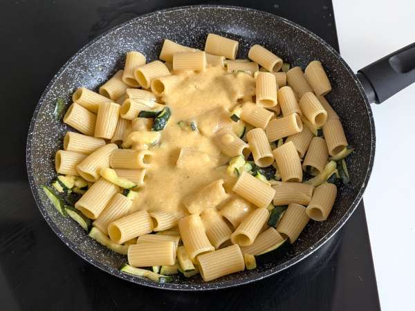 Carbonara aux courgettes : la recette végétarienne facile à réaliser - Préparation etape 8