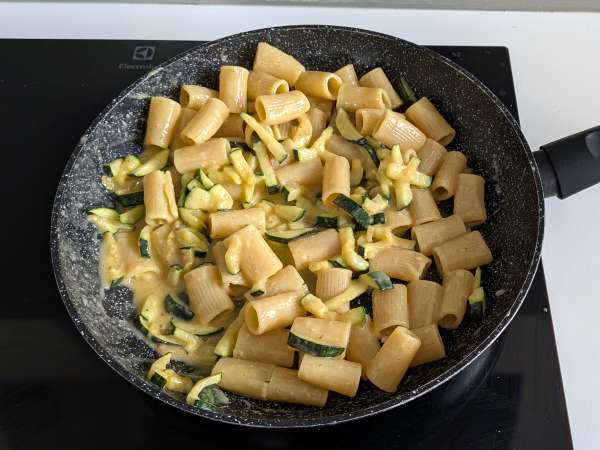 Carbonara aux courgettes : la recette végétarienne facile à réaliser - Préparation etape 9