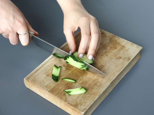 Salade de concombre épicée à la cacahuète - Préparation etape 2