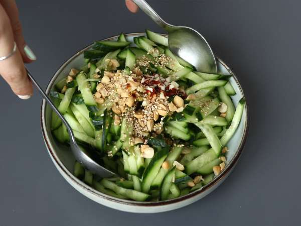 Salade de concombre épicée à la cacahuète - Préparation etape 8