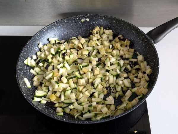 Poivrons farcis végétariens au four : la recette facile et savoureuse ! - Préparation etape 3