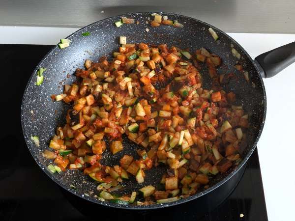 Poivrons farcis végétariens au four : la recette facile et savoureuse ! - Préparation etape 4