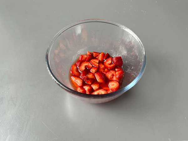 Trifle aux fraises : la recette fraîche et irrésistible - Préparation etape 1