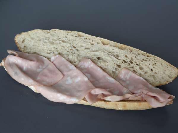 Sandwich à l'italienne ultra gourmand à la mortadelle et burrata - Préparation etape 2