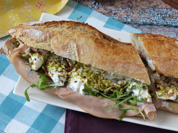 Sandwich à l'italienne ultra gourmand à la mortadelle et burrata - Préparation etape 7