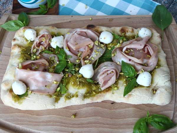 Pinsa au pesto et à la mortadelle, prête en 10 minutes! - Préparation etape 7