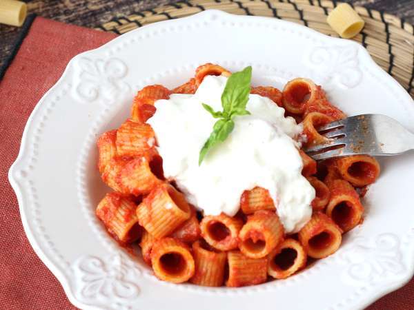 Pâtes à la tomate et stracciatella : un plat gourmand prêt en 10 minutes ! - Préparation etape 7