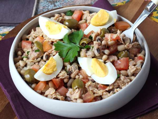 Salade de niébé (haricots cornille) au thon, œufs et olives : le classique portugais ! - Préparation etape 6