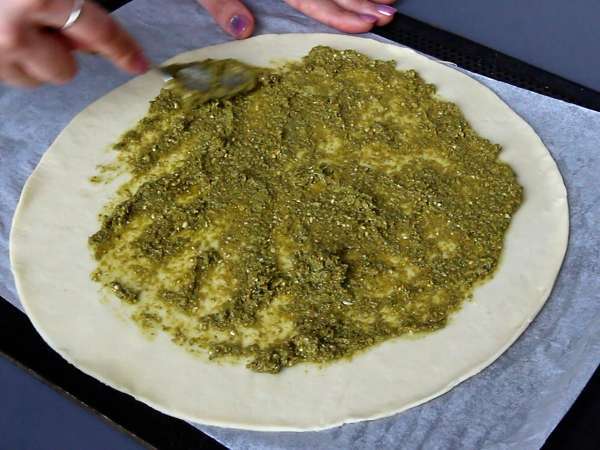Tarte pesto et courgette : la recette facile qui sent bon l’été ! - Préparation etape 3