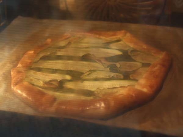 Tarte pesto et courgette : la recette facile qui sent bon l’été ! - Préparation etape 6