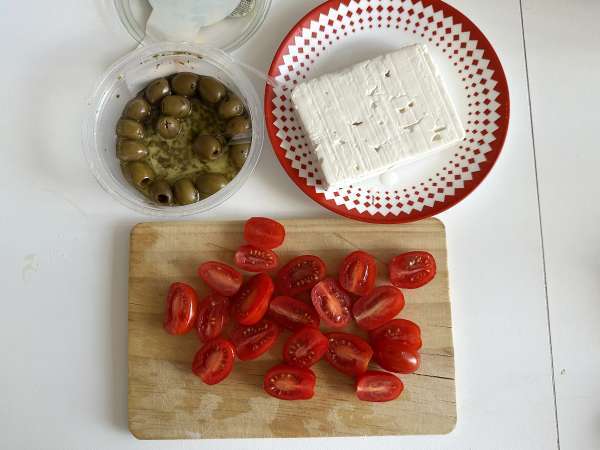 Salade de pommes de terre à la feta, œufs et tomates cerises - Préparation etape 3