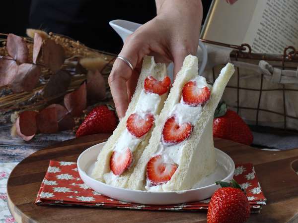 Ichigo sando, le sandwich aux fraises japonais! - Préparation etape 10