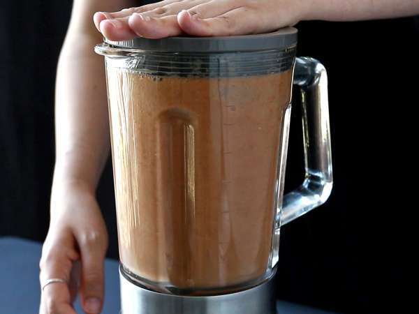 Gaspacho aux fraises et tomates : l’entrée fraîche et originale de l’été - Préparation etape 2