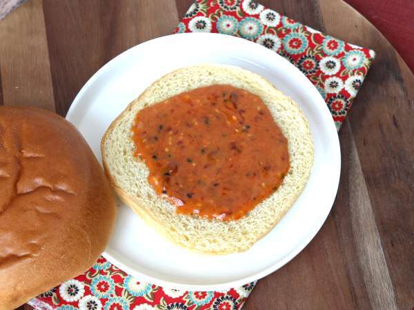 Burger au poulet pané à la coréenne : croustillant, épicé et ultra gourmand - Préparation etape 4
