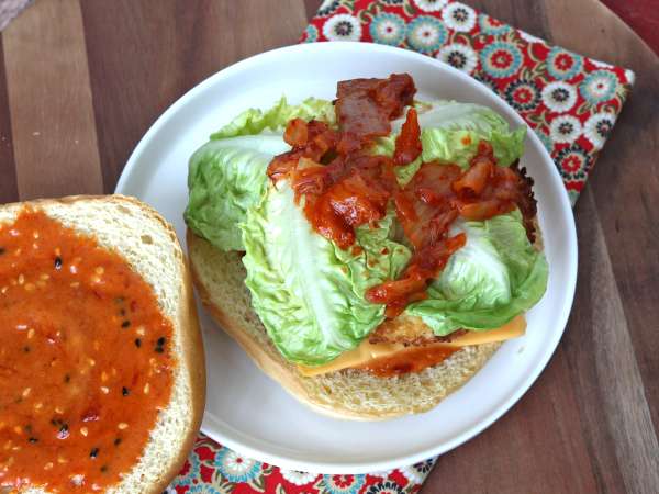 Burger au poulet pané à la coréenne : croustillant, épicé et ultra gourmand - Préparation etape 6